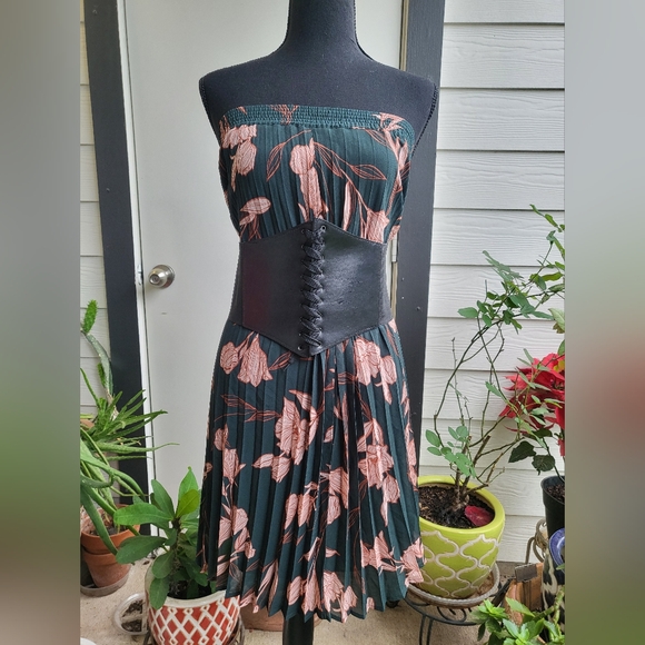 Green and pink floral skirt - Picture 4 of 8